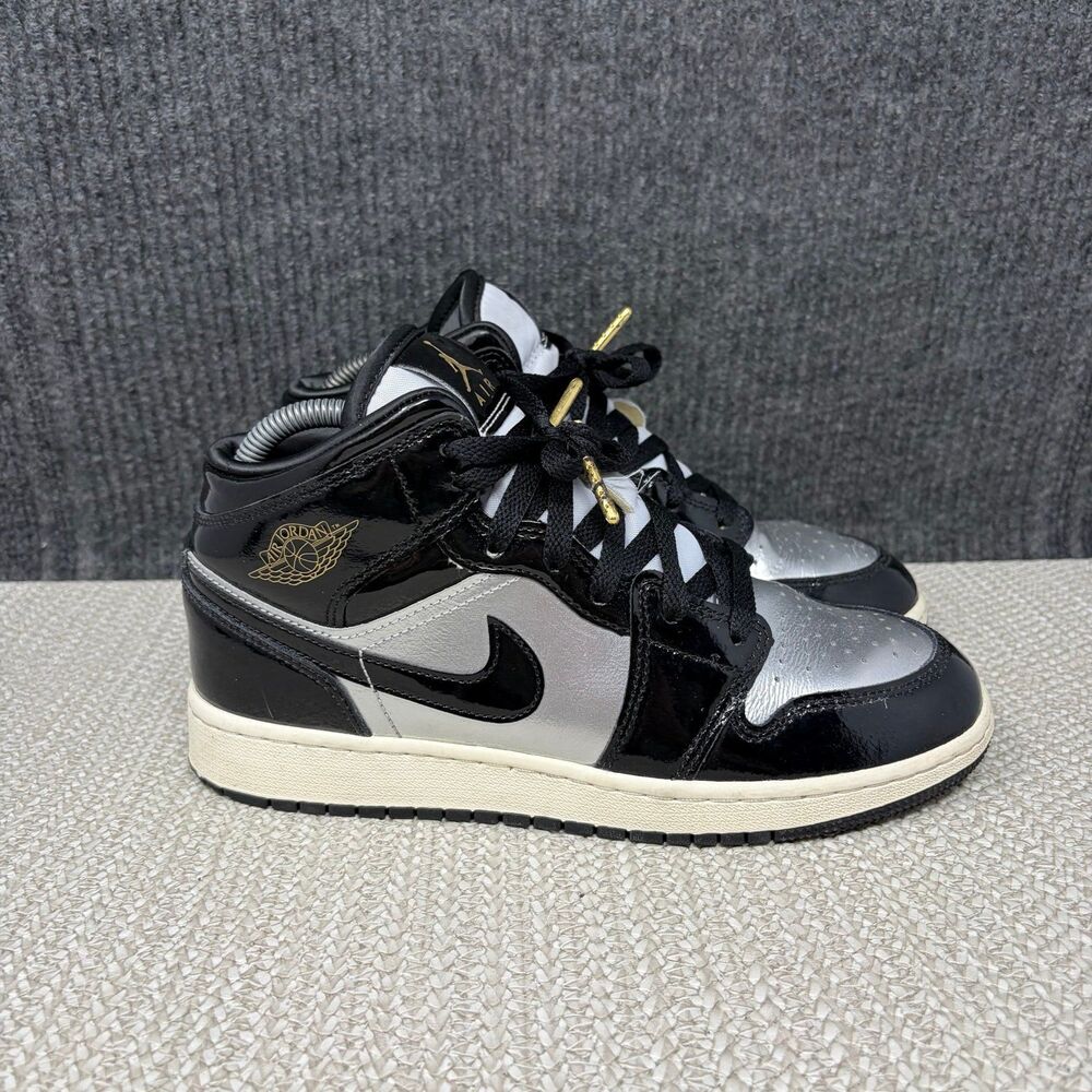Nike Air Jordan 1 Mid SE Black Metallic Gold Patent Shoes Sz 8 6.5Y FZ3938-001
